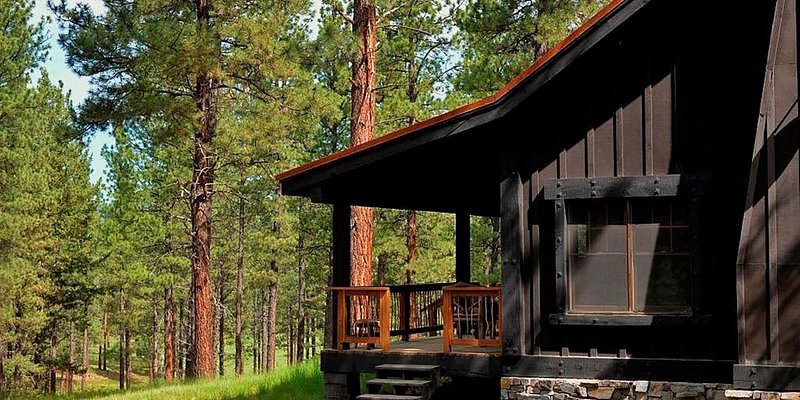 8 USA glamping resorts for fall getaways